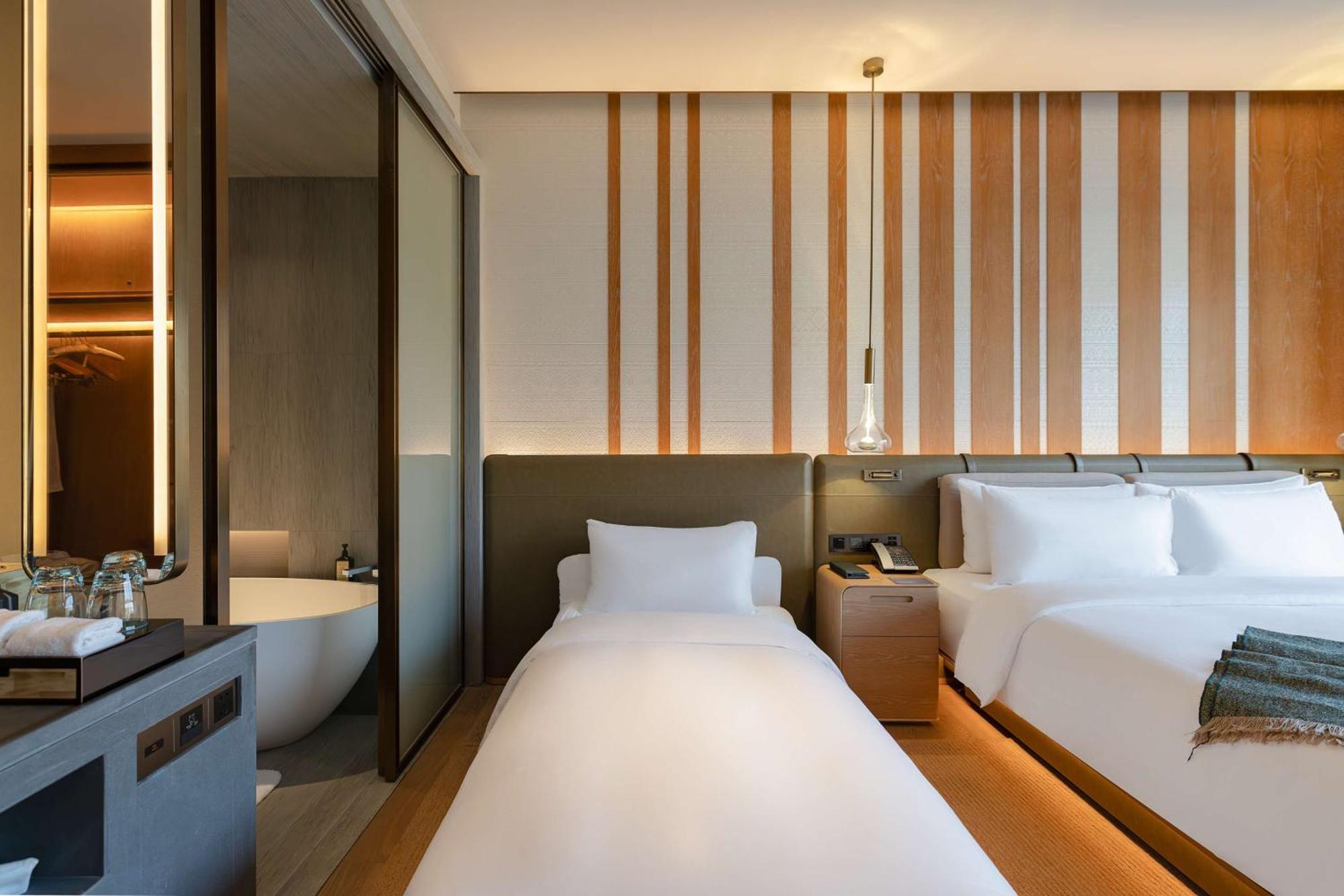 Joyze Hotel Xiamen, Curio Collection By Hilton Экстерьер фото